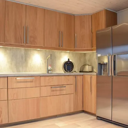 Nice In With 4 Bedrooms And Wifi Сasa de vacaciones Farsund