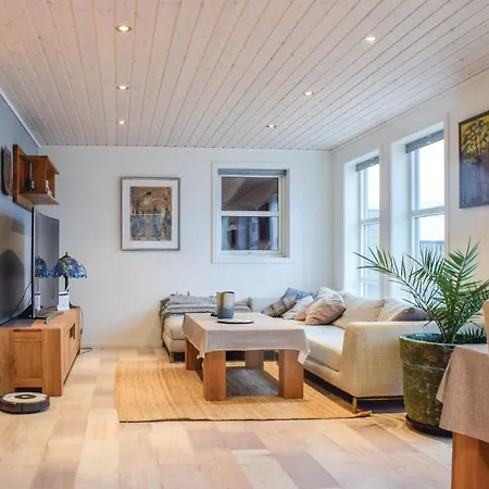 Nice In With 4 Bedrooms And Wifi Prázdninový dům